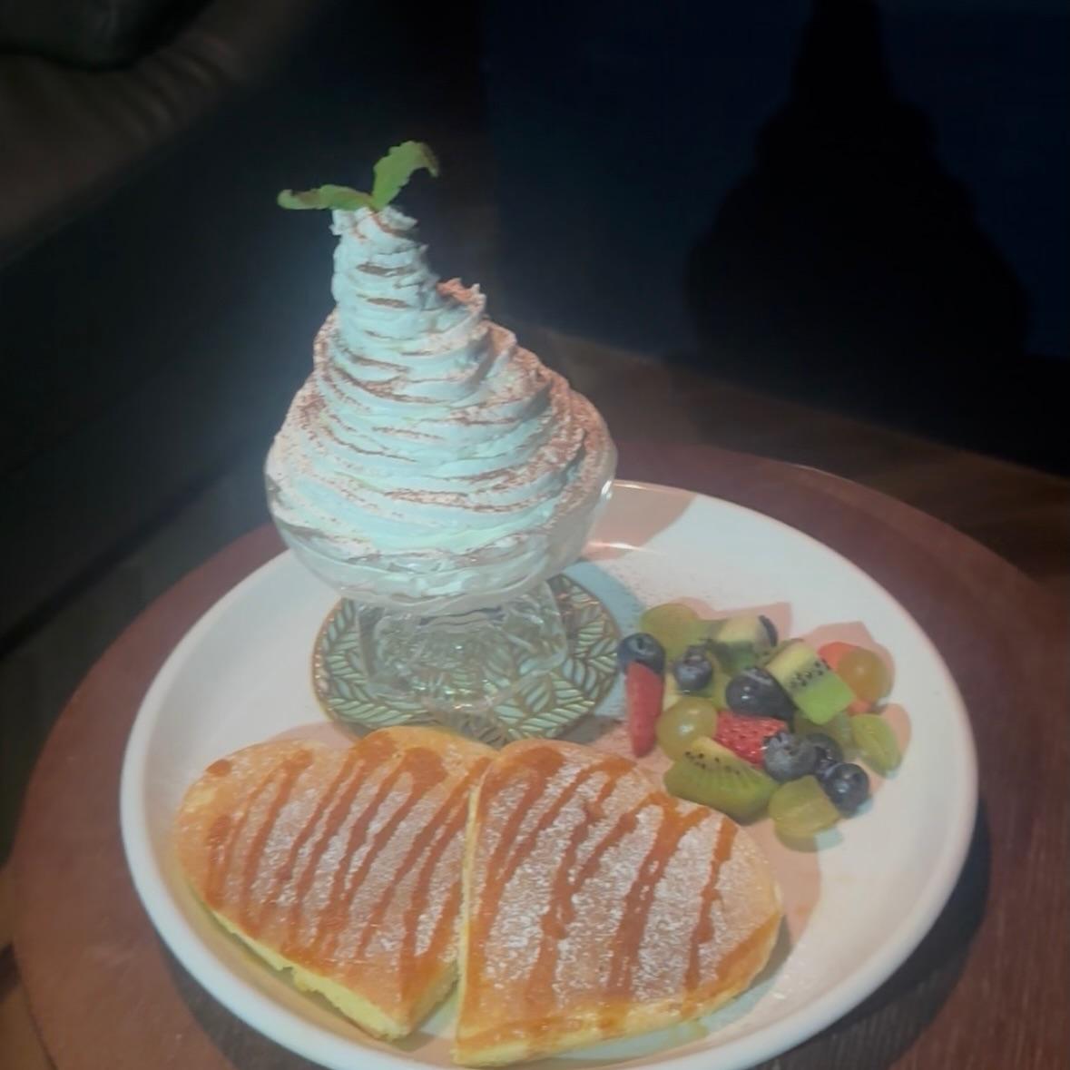 【新宿 シーシャ バー】昼からシーシャを楽しむならここ!昼飲みもOK